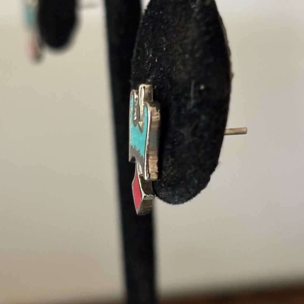 Native American design earrings. - Picture 9 of 9